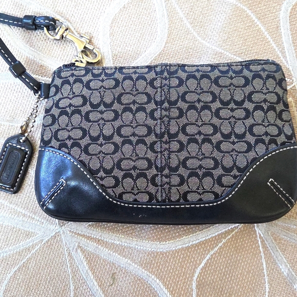 Vintage Coach Signature Wristlet! - Picture 1 of 6